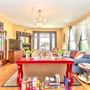 https://redwood-bed-and-breakfast.niagara-fallshotels.com