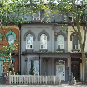 https://guesthouse-taigh-ice.niagara-fallshotels.com